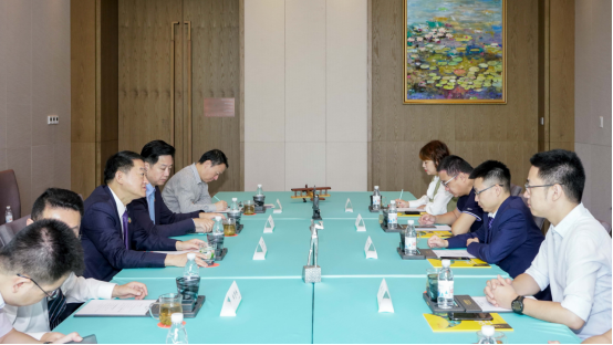 省尊龙凯时集团党委书记、董事长任丁与腾讯“王者荣耀”CTO邓君、腾讯大成网总裁郑亮座谈交流