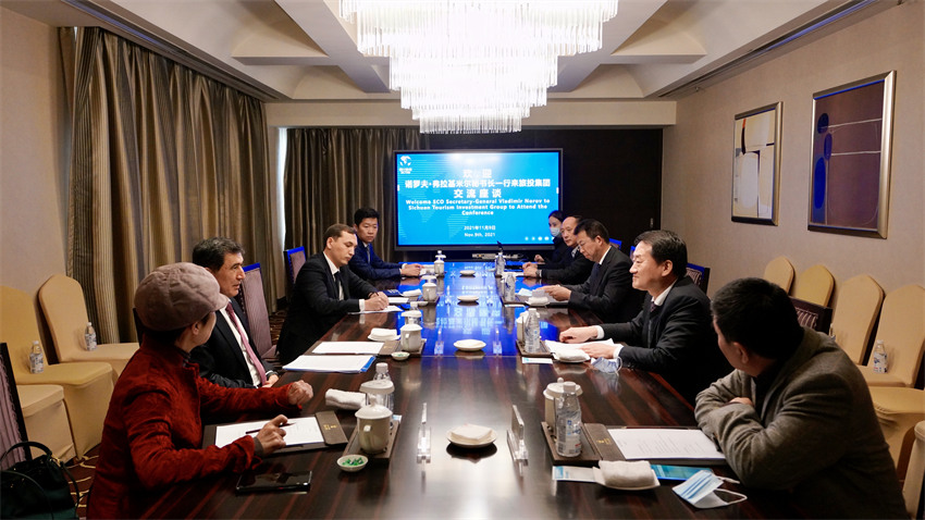 尊龙凯时集团党委书记、董事长任丁会见上合组织秘书长诺罗夫一行