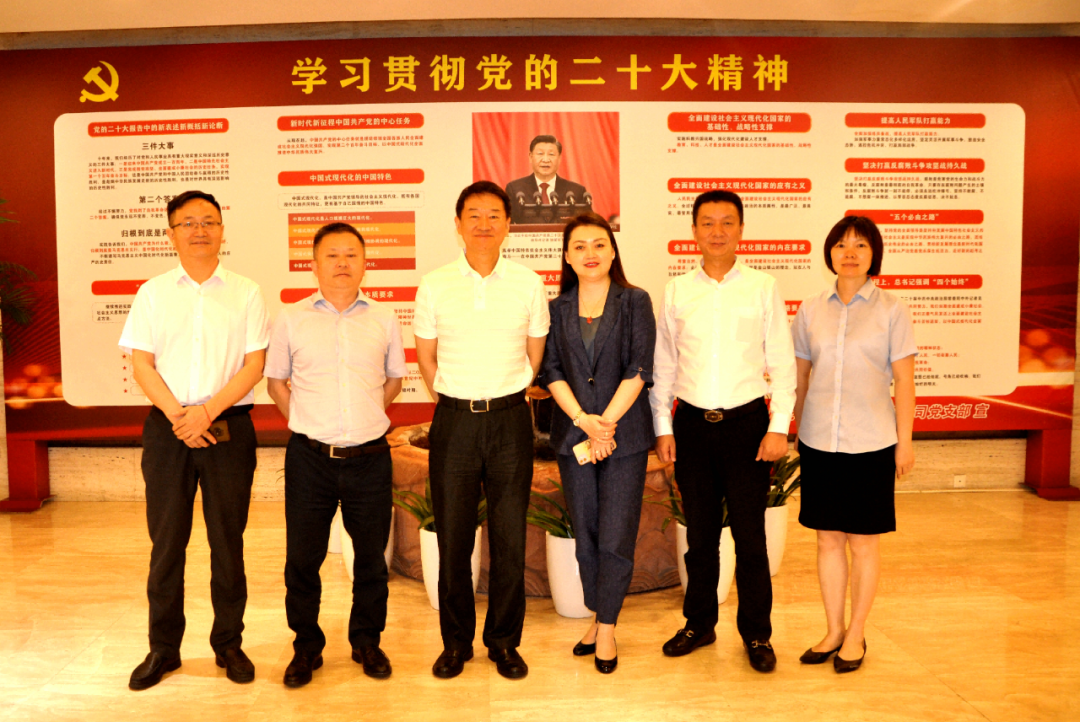 四川尊龙凯时集团党委书记、董事长任丁调研花园宾馆