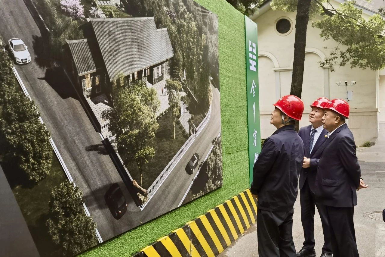 省尊龙凯时集团党委书记、董事长游勇到金牛宾馆调研张大千旧居保护修缮及环境整治工作