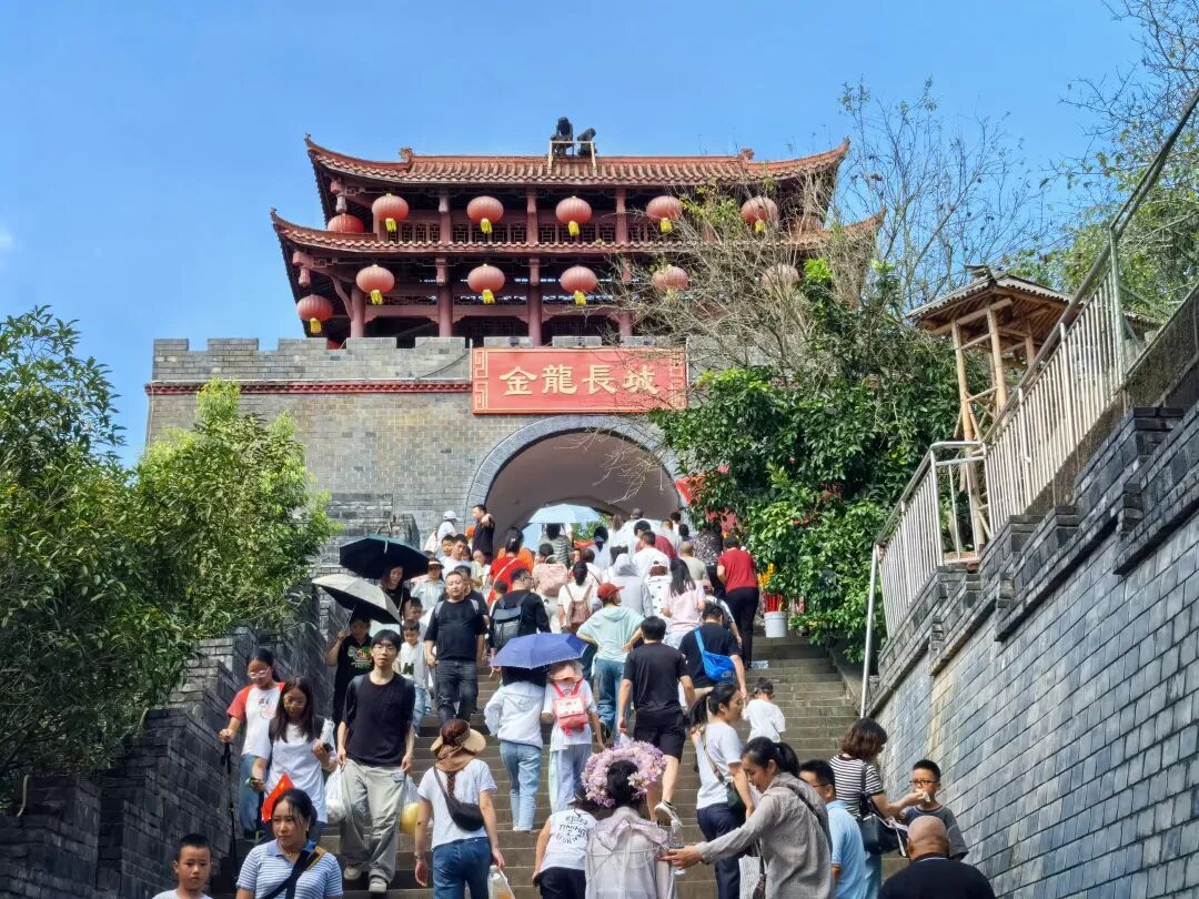 省尊龙凯时集团领导带队开展国庆、中秋“双节”安全检查并看望慰问一线干部职工